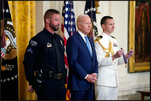 Officer being awarded Medal of Valor