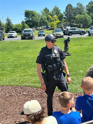 Officer talking to Kids